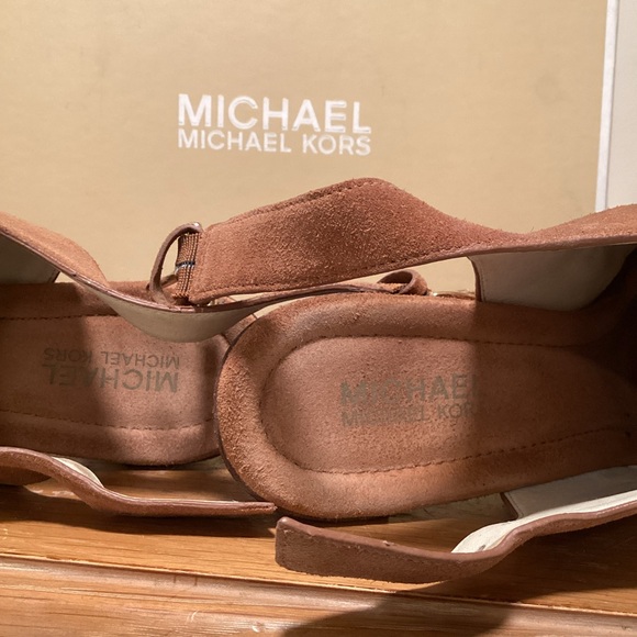 Michael Kors Flynn open back suede clog with  Block Heels (box not included) - Picture 4 of 9